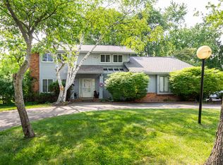 5710 Warrenshire Dr, West Bloomfield, MI 48322