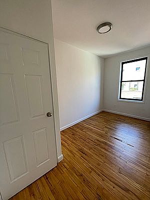4th image of 217 Thompson St #64