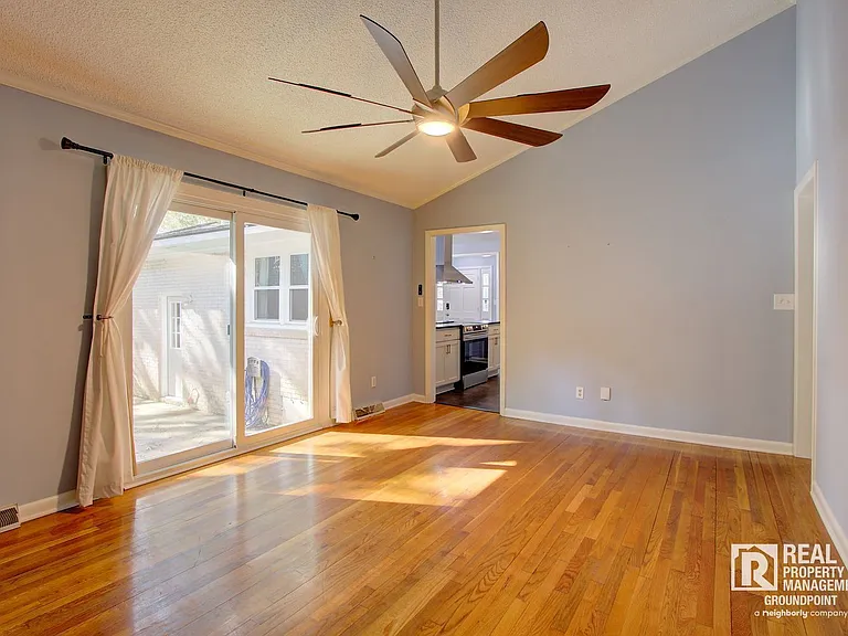 209 Chucker Dr — Photo 8