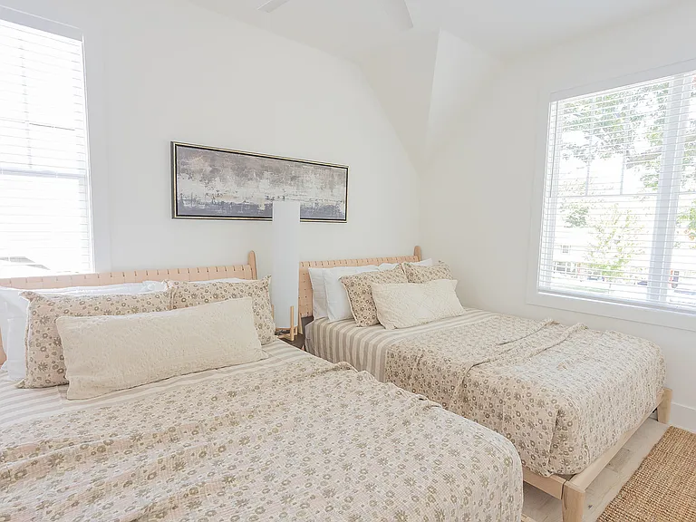 321 E Freeport St — Photo 31