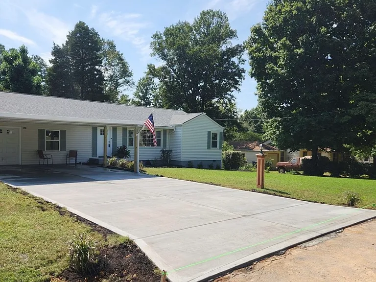 5909 Adelia Dr — Photo 5