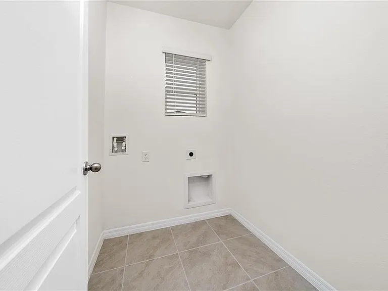 2667 Swooping Sparrow Dr — Photo 19