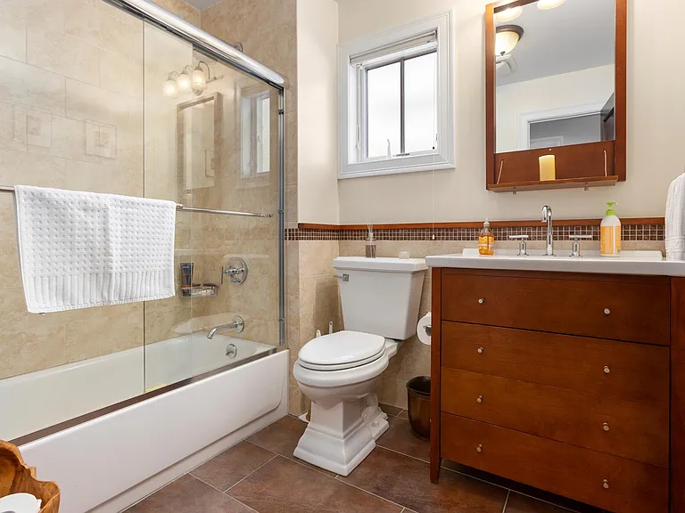 847B E Broadway #B — Photo 16