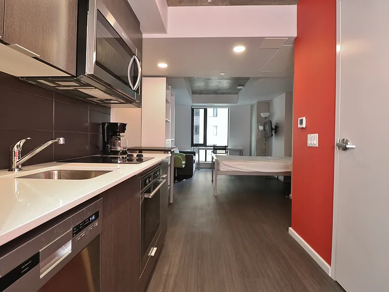 105 Champagne Ave S — Photo 40