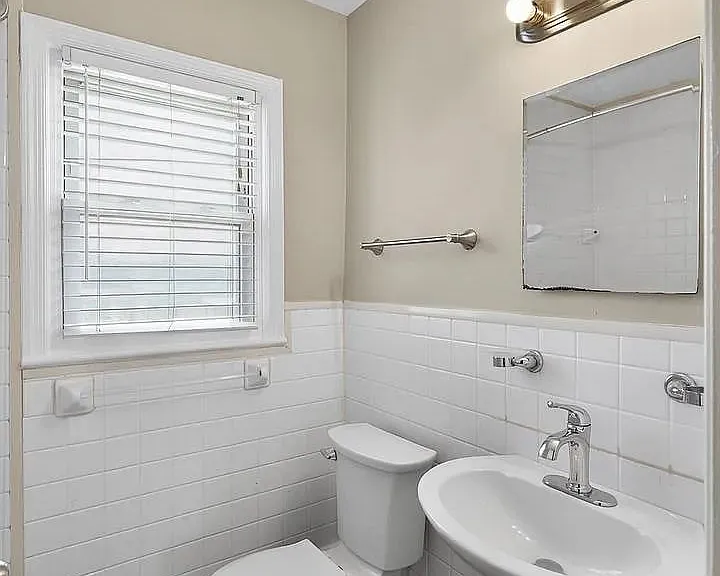 1105 Carrington Ave — Photo 12