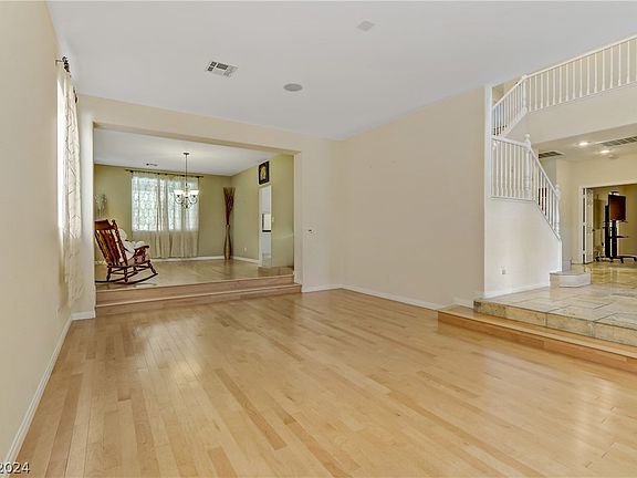5th image of 609 Wealdston Ct