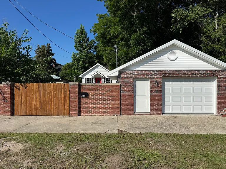 651 Hardware St — Photo 1