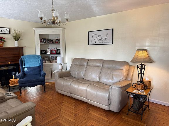 4th image of 9629 Meade Rd