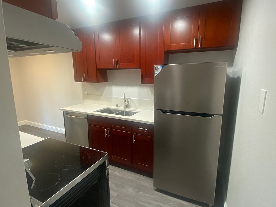 Brand New Kitchen Cabinets and Appliances