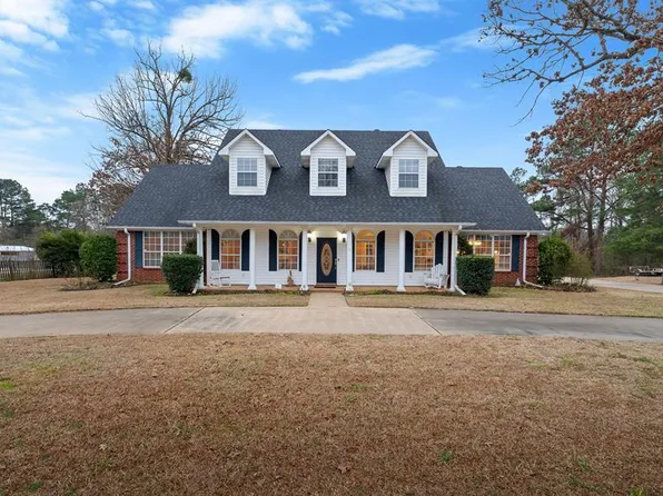 135 White Oak Pl, Texarkana, TX 75501