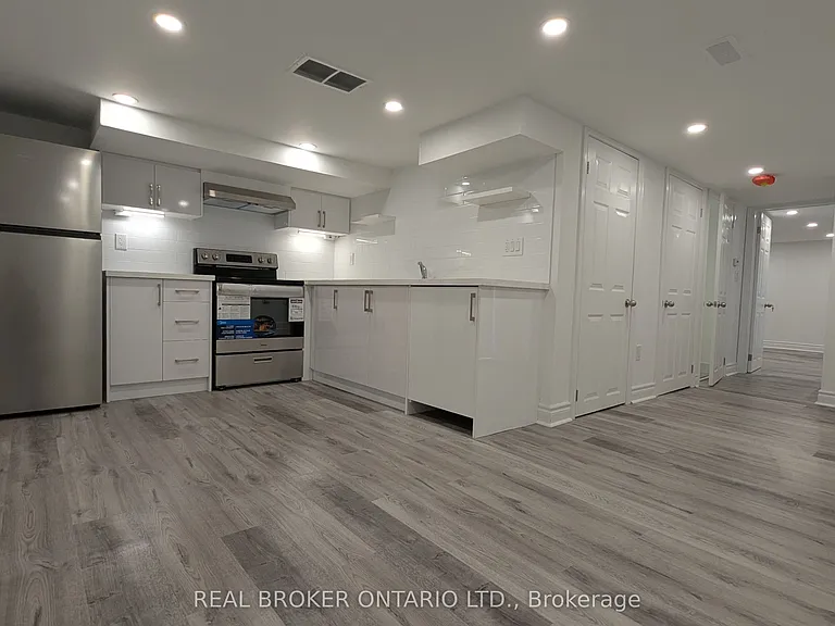 1150 Woodbine Ave #4 — Photo 1