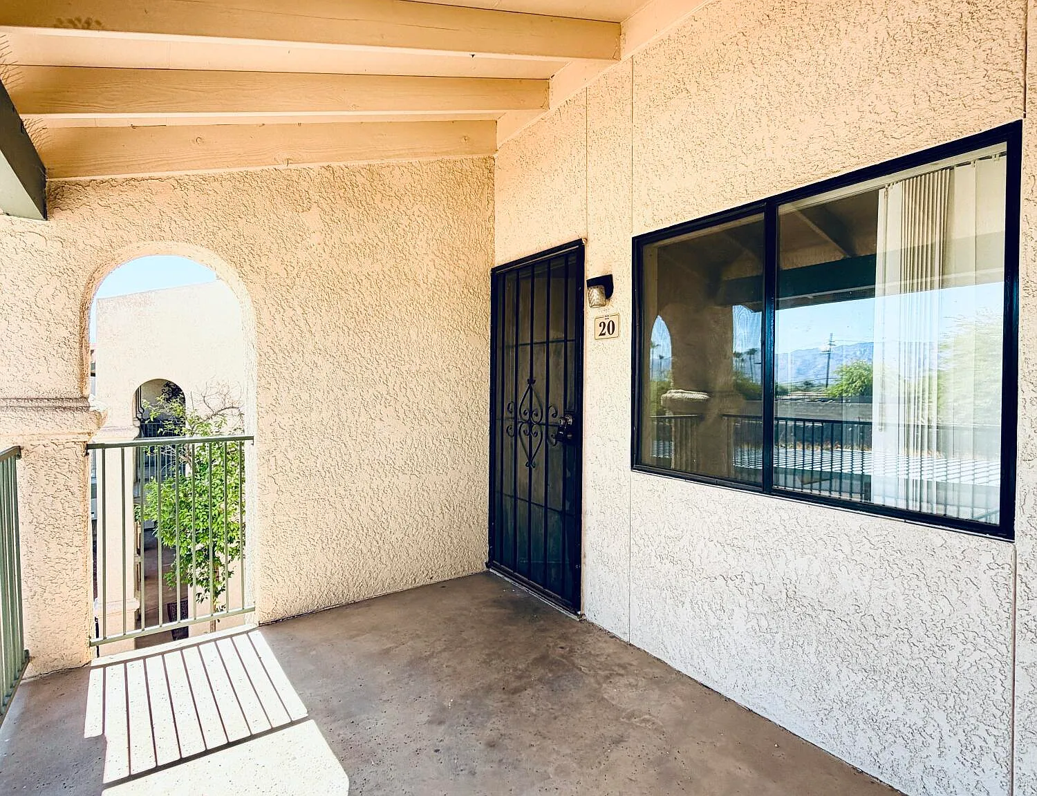 1 bed, 1.0 bath, 576 sqft, $900 — Photo 2