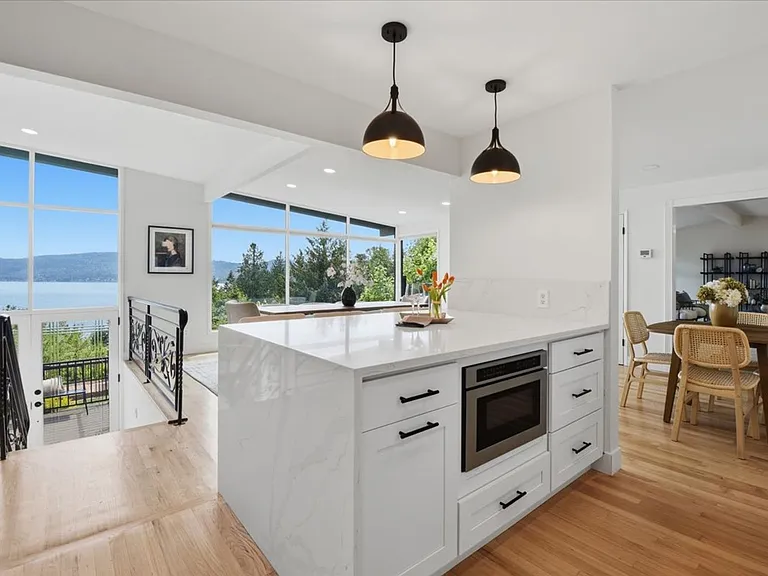 639 W Lake Sammamish Pkwy NE — Photo 4