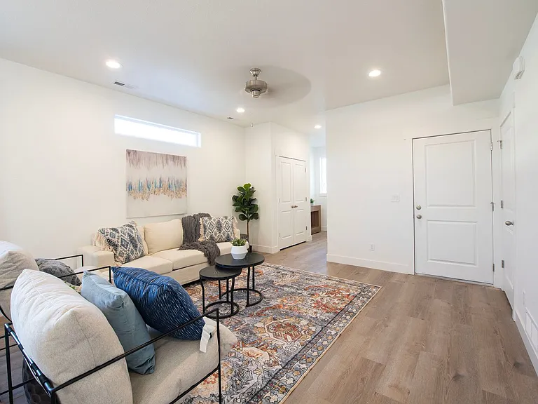 1506 Tyram Grv #101 — Photo 3