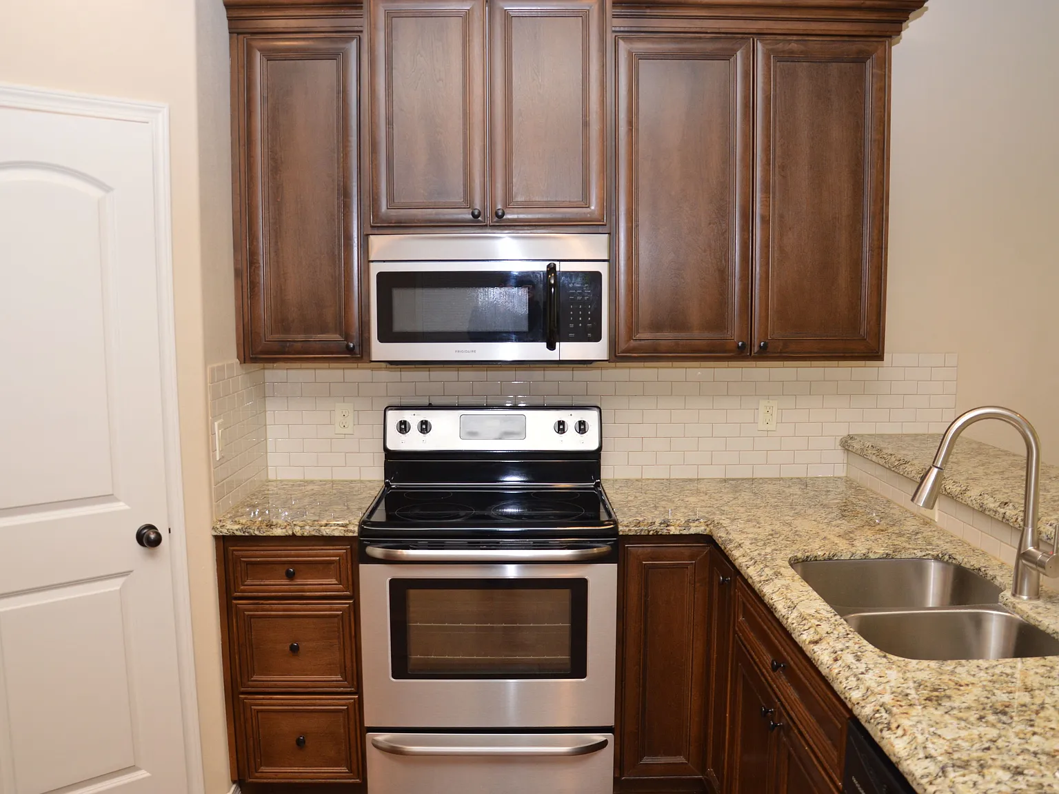 3 bed, 2.5 bath, 1540 sqft, $2,350 — Photo 4