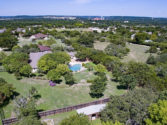 3rd image of 105 Rockwood Cir