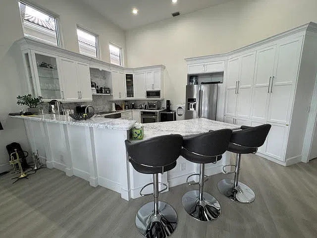 4 bed, 4.0 bath, 3064 sqft, $13,995 — Photo 4