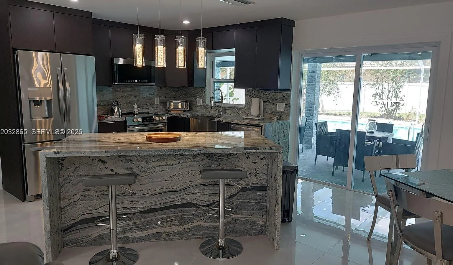 3 bed, 2.0 bath, $2,400 — Photo 2