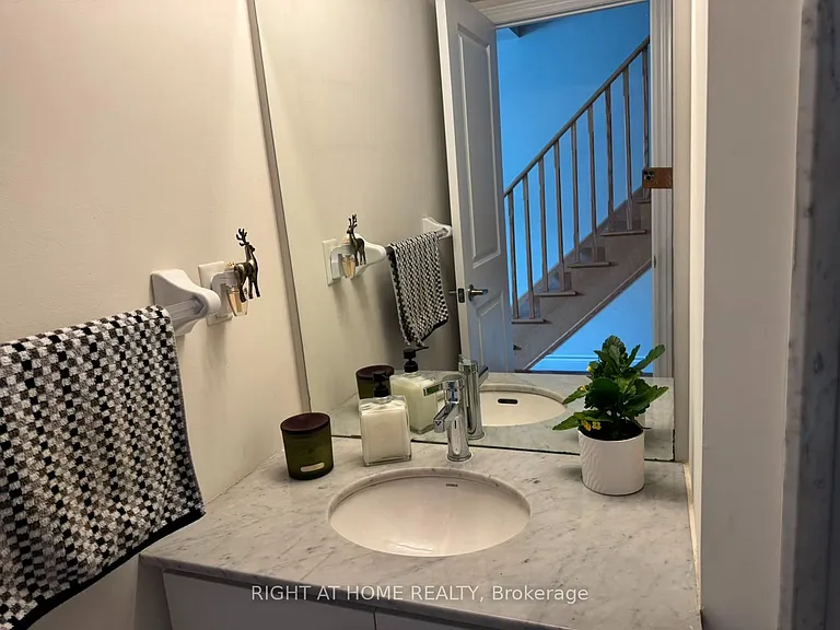 31 Edward Horton Cres — Photo 7