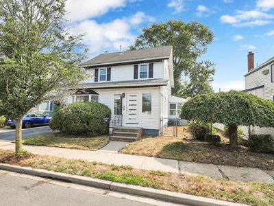 38 Chester Court, Oceanside, NY, 11572