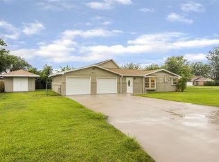 201 Jerry Dr, Nederland, TX 77627