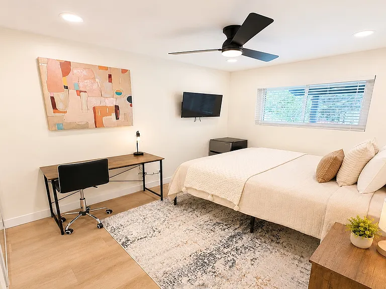 366 Lausanne Dr — Photo 4