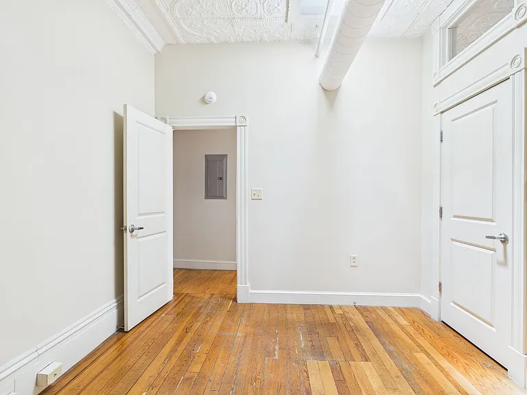 121 W Broad St #404 — Photo 15