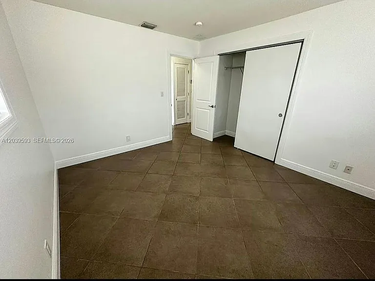 323 Northlake Dr #325 — Photo 4