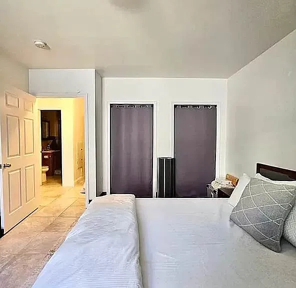 2309 Astoria Blvd #1R — Photo 9