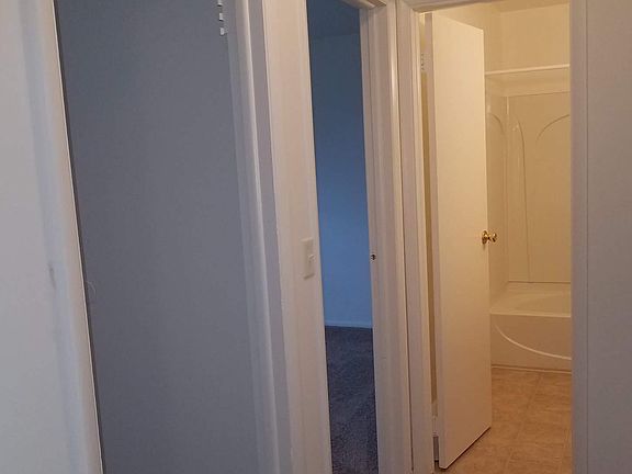4th image of 218 Idlewood Blvd
