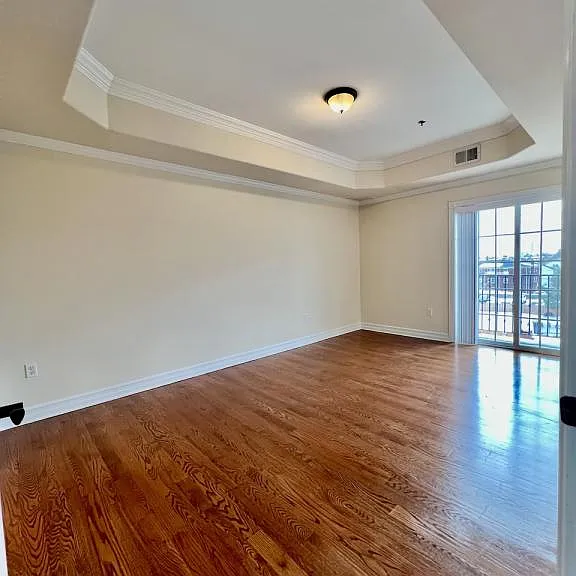 524-532 Maple Ave #302 — Photo 8
