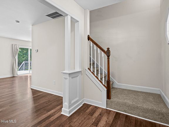 5th image of 124 Briar Hollow Drive