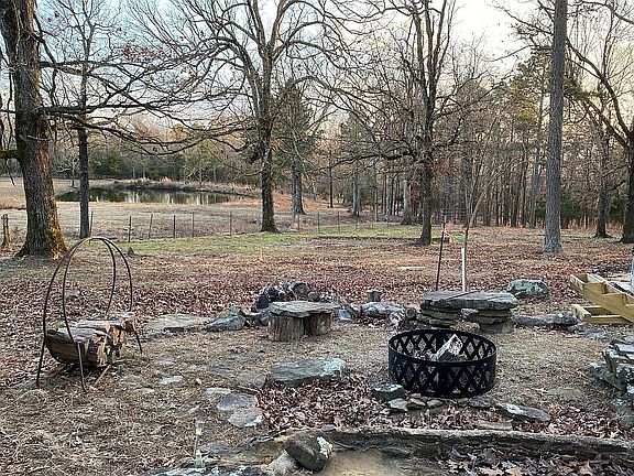 5th image of 387 Wildwood Ln
