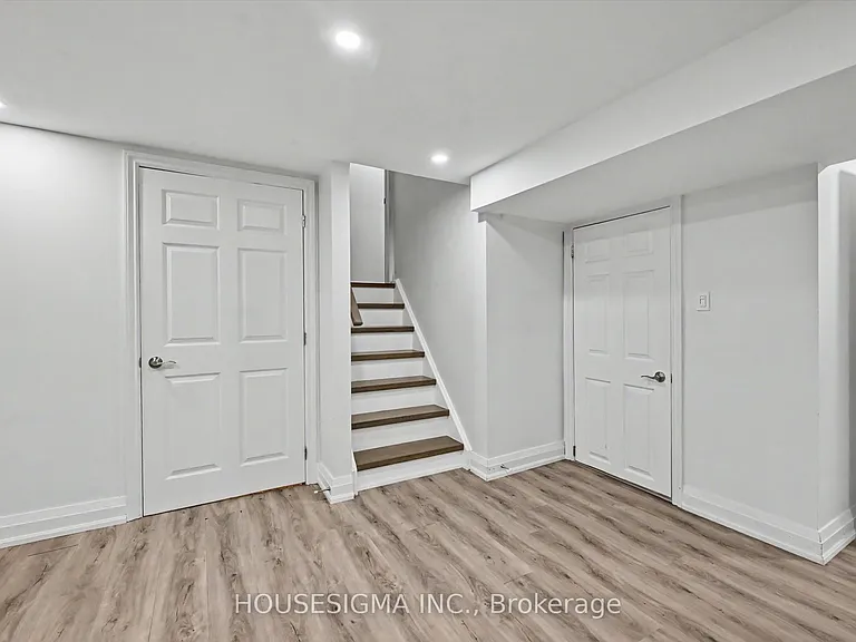 444 Withnell Cres — Photo 26