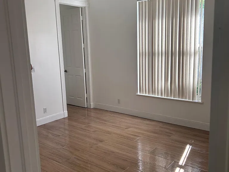 8992 Lakes Blvd — Photo 4