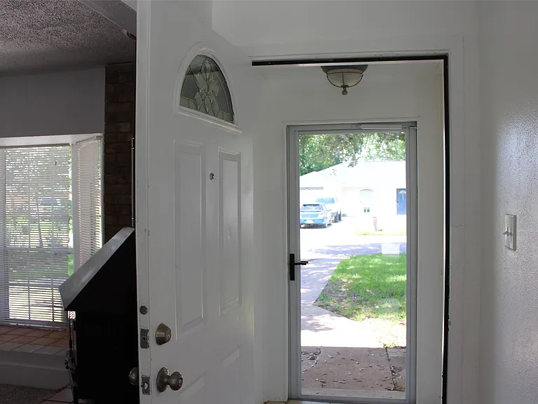 210 Brigadoon Ln — Photo 6