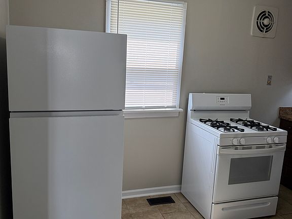 4th image of 2045 E 49th St
