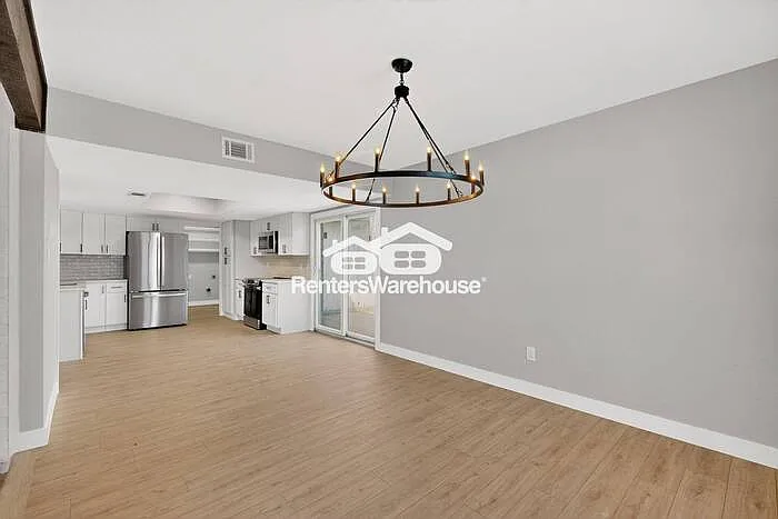 2605 Royal Oaks Dr — Photo 8