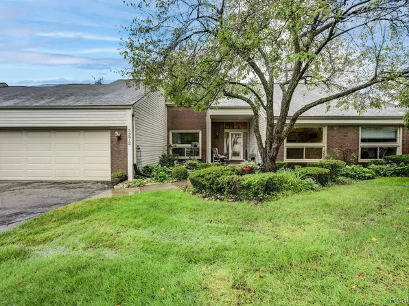 5272 Simpson Lake Rd, West Bloomfield, MI 48323