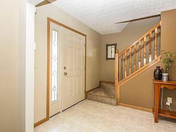 3rd image of 8403 Bent Maple Ct