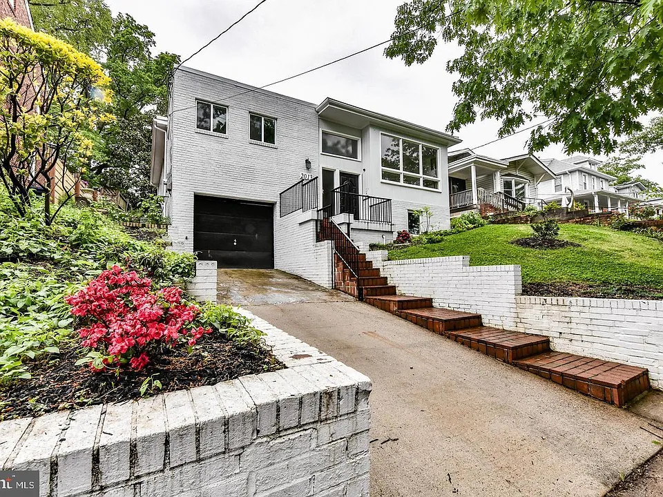 2013 Franklin St NE