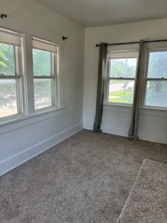1537 N Main St — Photo 10