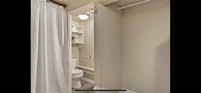 Studio, 350 sqft, $1,949 — Photo 3