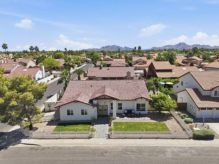 5623 E Claire Dr — Photo 47