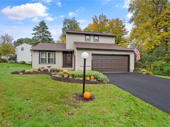 829 Fairway Cir, Baldwinsville, NY 13027