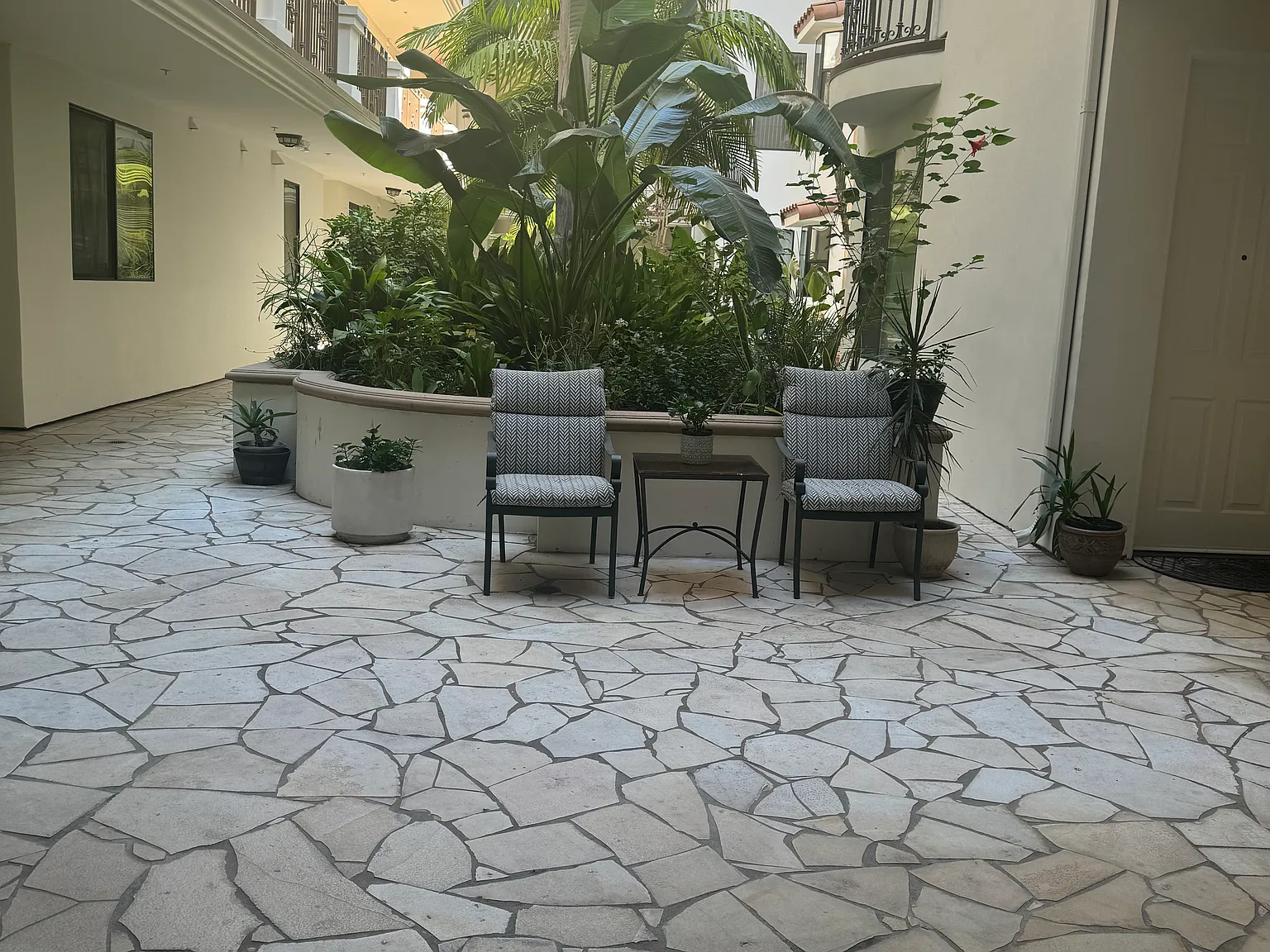 Aqua Vista Apartments — Photo 2
