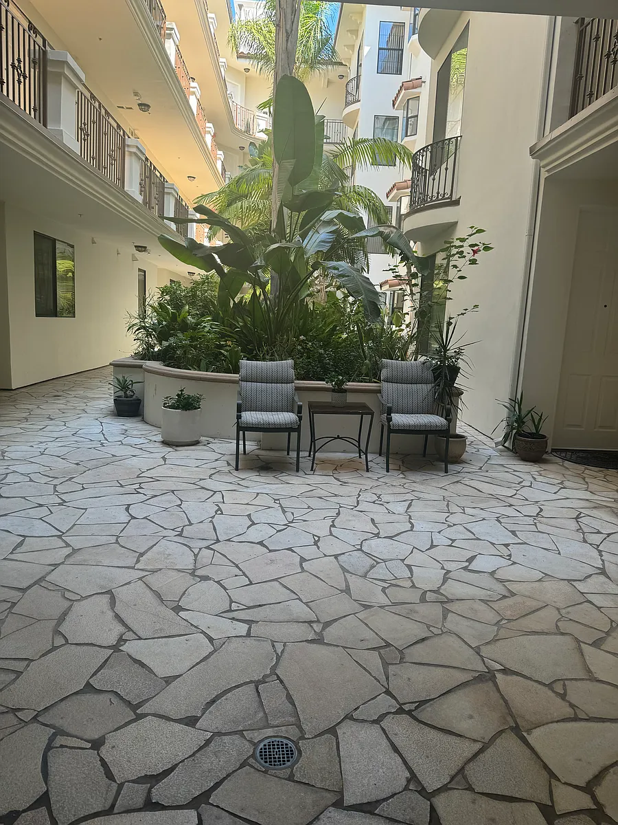 Beautiful courtyard. - Aqua Vista Apartments
