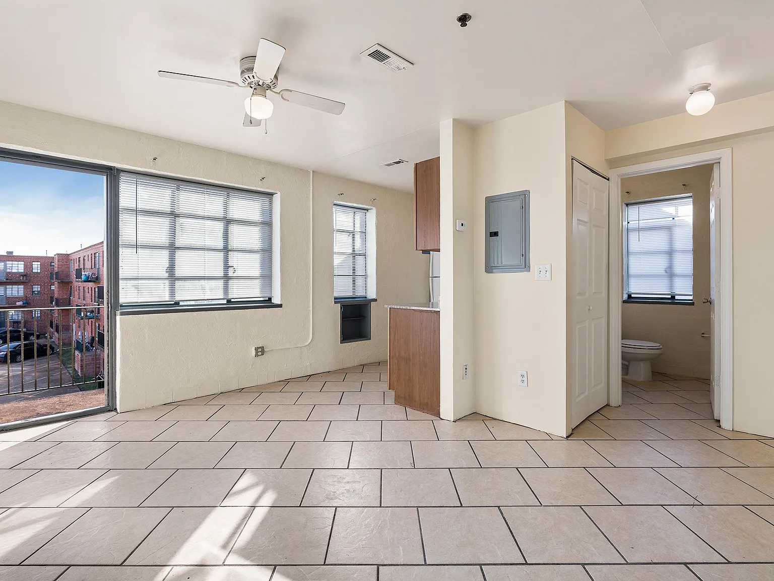 Collins Terrace Apartments — Photo 4