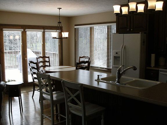 5th image of 2916 S Kings Ct