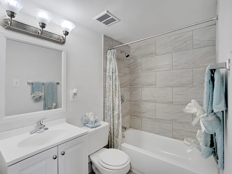 Creekside Apartments — Photo 10